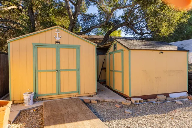 $2,000,000 | 11604 North Ventura Avenue, Ojai, CA 93023