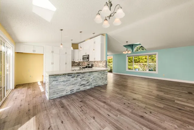 $2,000,000 | 11604 North Ventura Avenue, Ojai, CA 93023