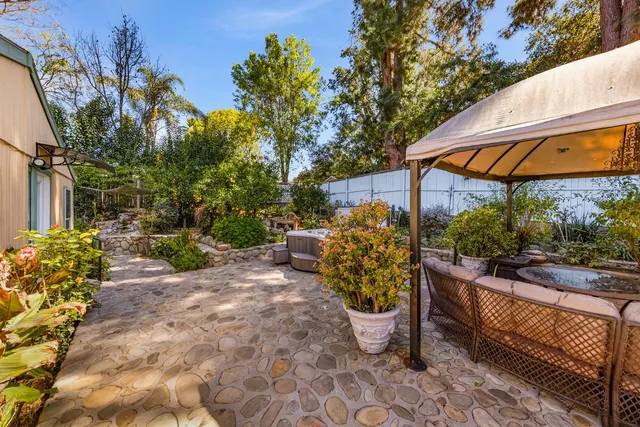 $2,000,000 | 11604 North Ventura Avenue, Ojai, CA 93023