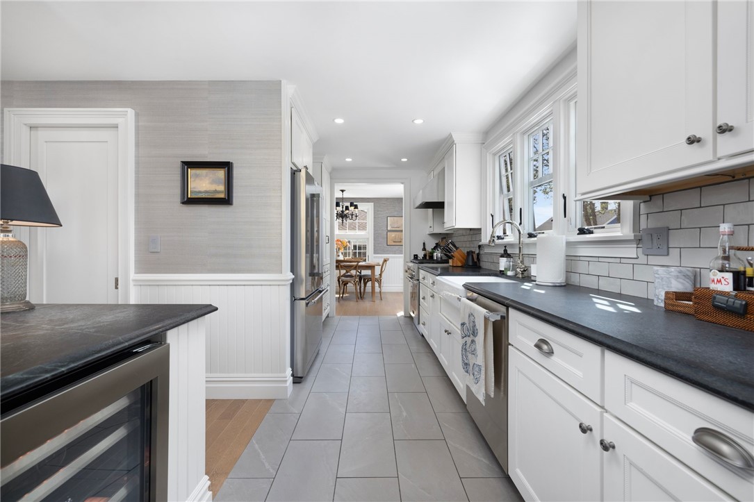 9 Anthony Street Newport, RI 02840 - Photo 13 of 43