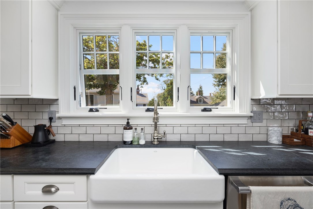 9 Anthony Street Newport, RI 02840 - Photo 14 of 43