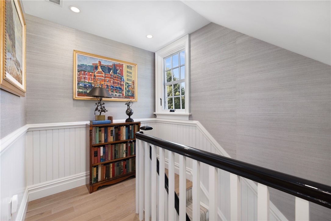 9 Anthony Street Newport, RI 02840 - Photo 22 of 43 2nd Floor Landing