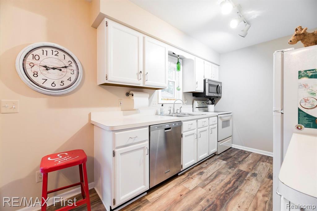 1356 Miller Road Lake Orion, MI 48362 - Photo 29 of 50