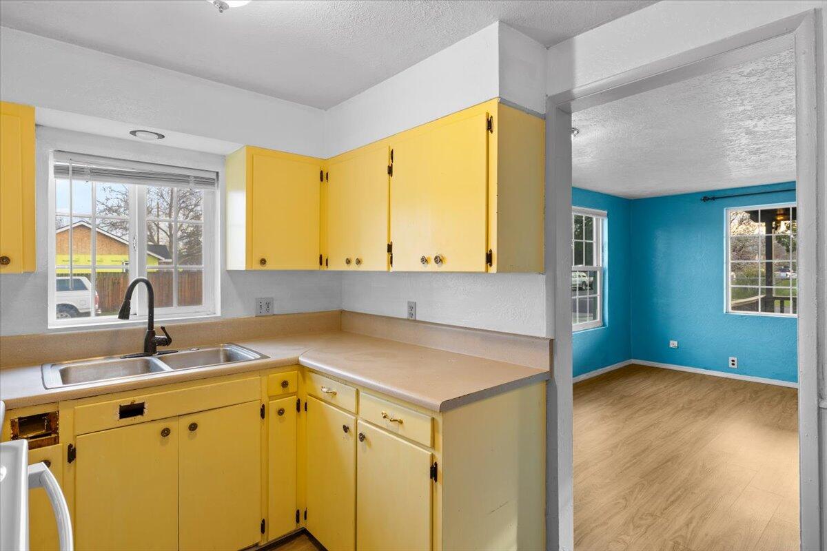 415 Summit Avenue Medford, OR 97501 - Photo 12 of 43 10-CI_0586