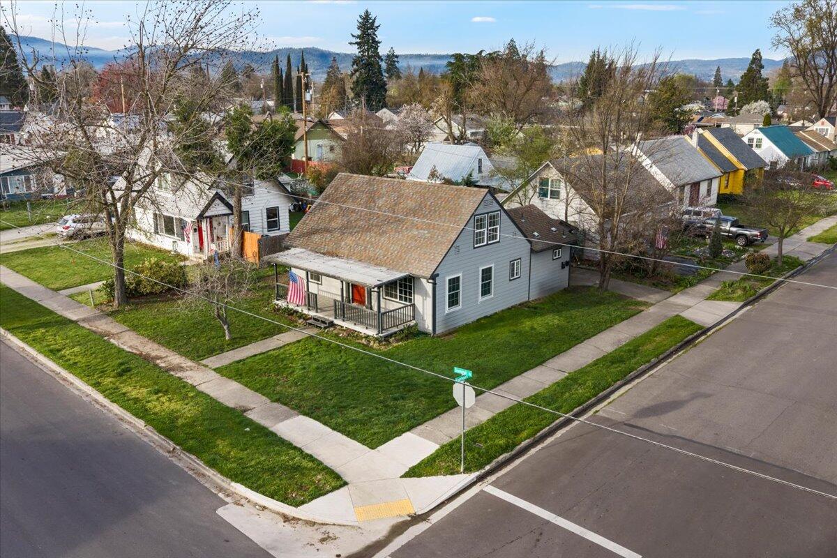 415 Summit Avenue Medford, OR 97501 - Photo 34 of 43 29-DJI_20260316085512_0006_D