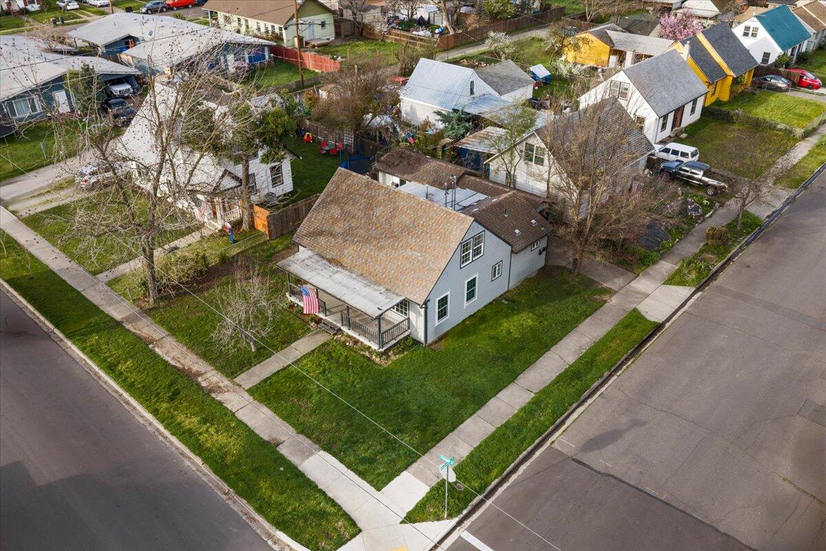 415 Summit Avenue Medford, OR 97501 - Photo 35 of 43 30-DJI_20260316085532_0009_D