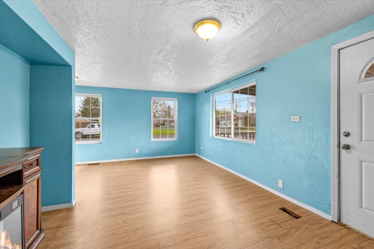 415 Summit Avenue Medford, OR 97501 - Photo 8 of 43 06-CI_0566