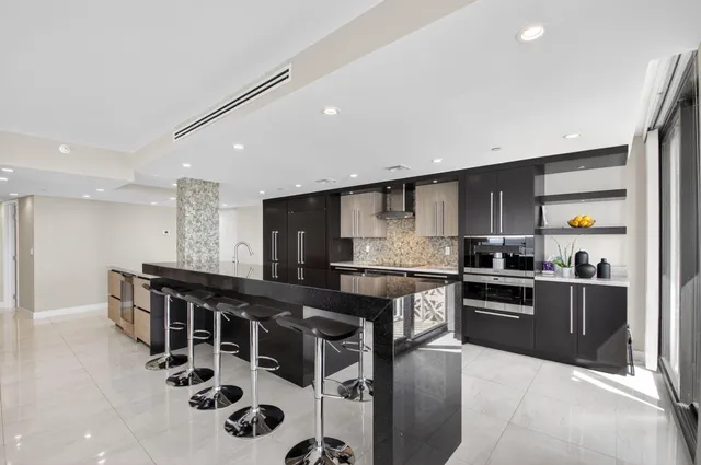 $20,000 | 3400 South Ocean Boulevard, Unit 5D1, Palm Beach, FL 33480