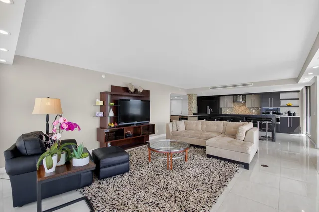 $20,000 | 3400 South Ocean Boulevard, Unit 5D1, Palm Beach, FL 33480