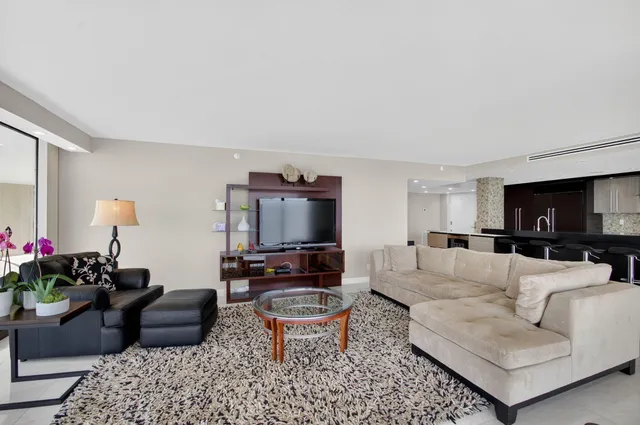 $20,000 | 3400 South Ocean Boulevard, Unit 5D1, Palm Beach, FL 33480