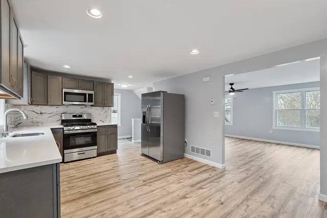 $2,750 | 4 Moran Court, Unit 4, Lawrence, MA 01841