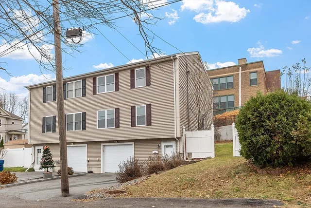 $2,750 | 4 Moran Court, Unit 4, Lawrence, MA 01841