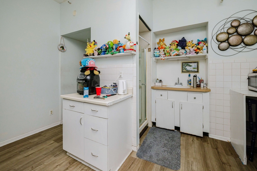 517 South Main Street Fall River, MA 02721 - Photo 12 of 34