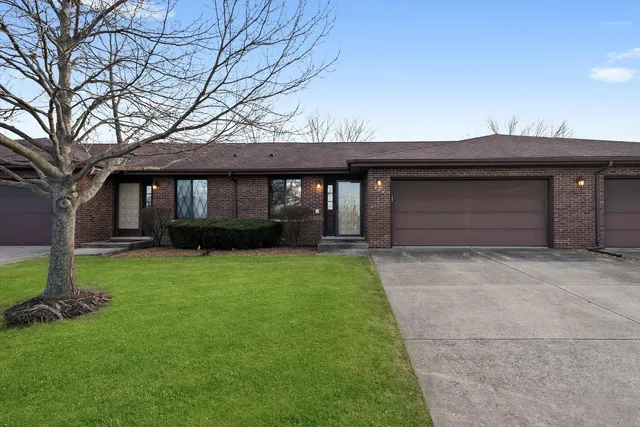 $285,000 | 920 Winter Park Drive, New Lenox, IL 60451