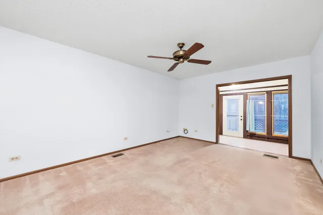 $285,000 | 920 Winter Park Drive, New Lenox, IL 60451