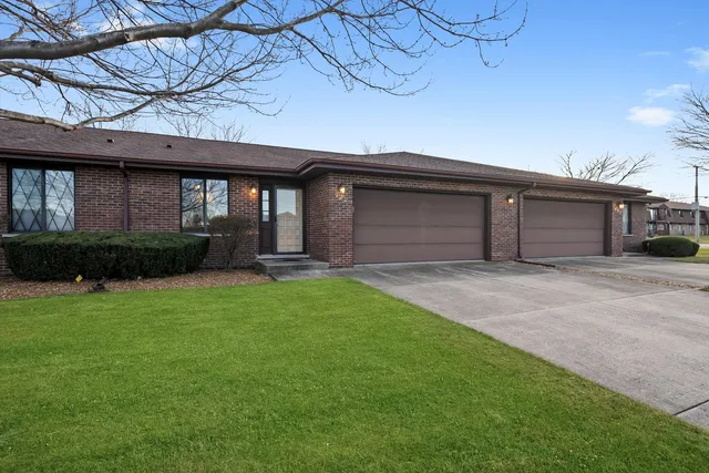 $285,000 | 920 Winter Park Drive, New Lenox, IL 60451