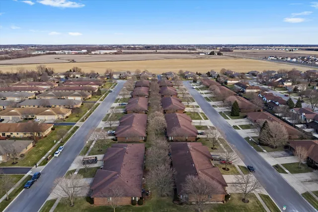 $285,000 | 920 Winter Park Drive, New Lenox, IL 60451