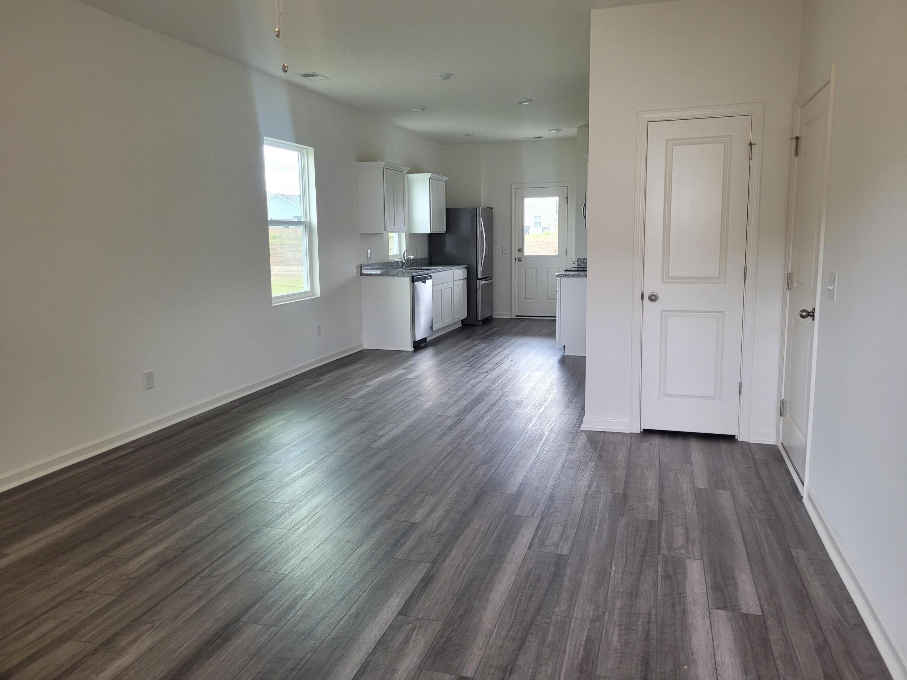 1212 Carriage Wood Circle Ridgeville, SC 29472 - Photo 2 of 11 comet