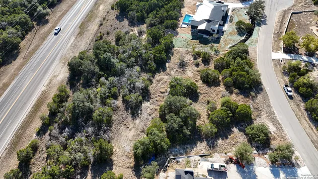 a view of a yard with a house
