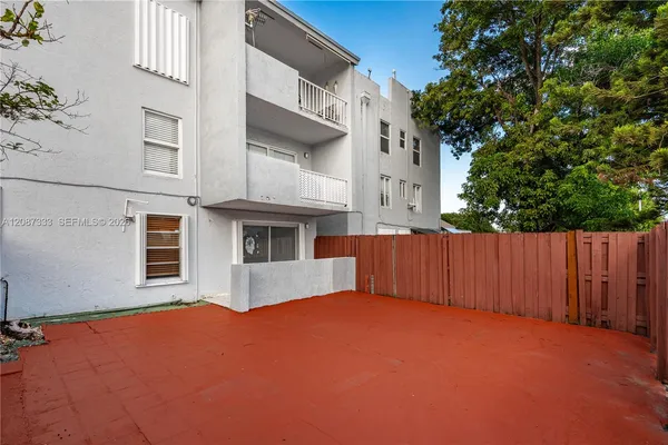 $205,000 | 1725 West 60th Street, Unit F126, Hialeah, FL 33012