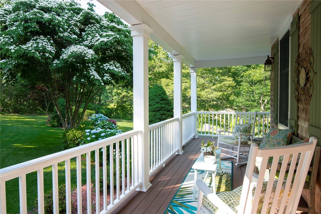 27 Tom Harvey Road Westerly, RI 02891 - Photo 3 of 33