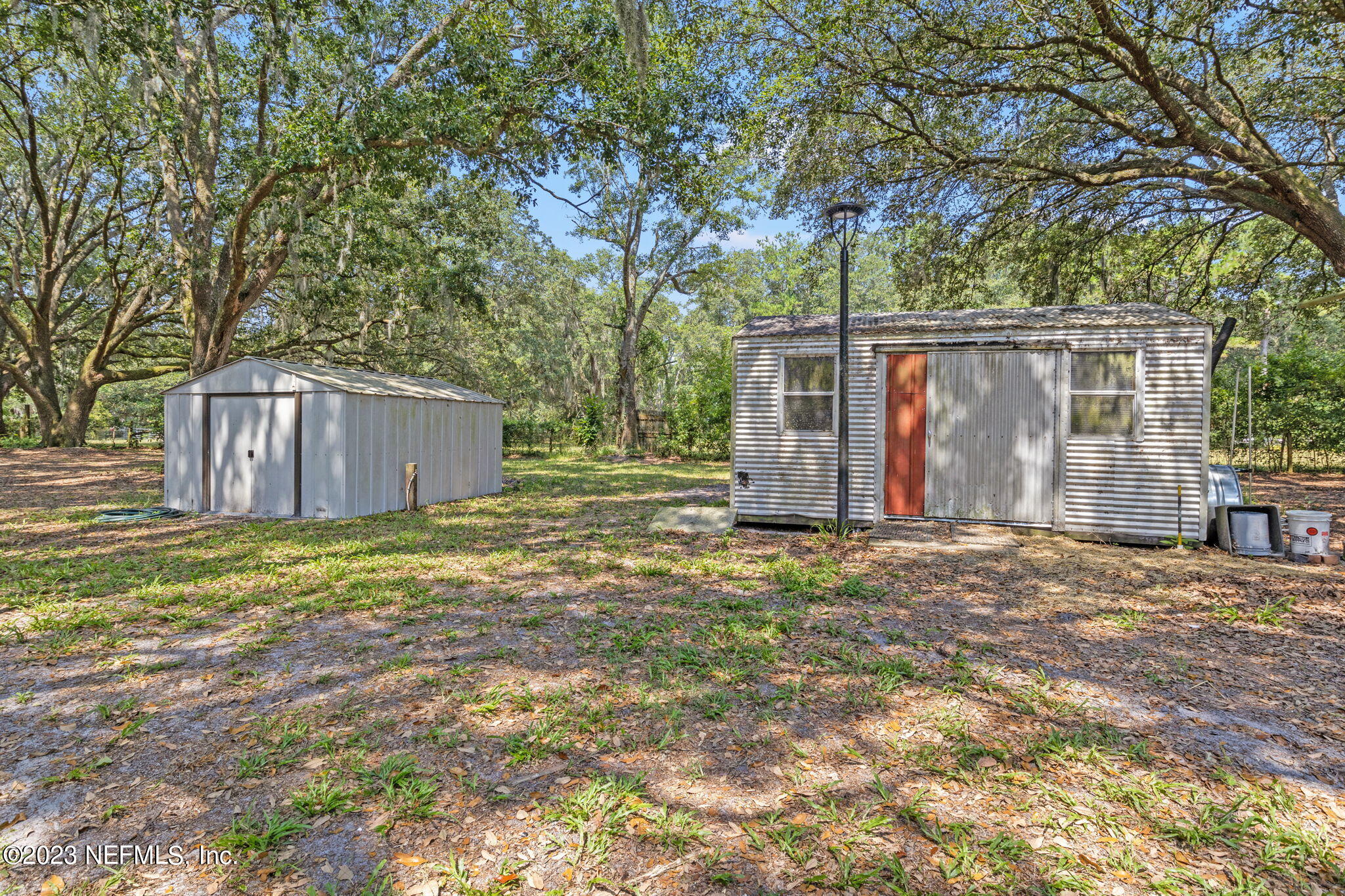 3233 Fritz Road Jacksonville, FL 32226 - Photo 41 of 43 a backyard of a house