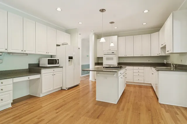 $674,900 | 4 Mulberry Drive, Hawthorn Woods, IL 60047