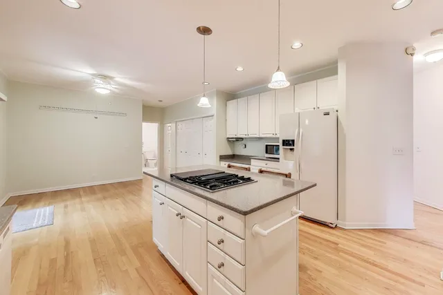 $674,900 | 4 Mulberry Drive, Hawthorn Woods, IL 60047