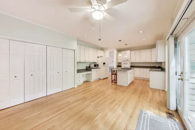 $674,900 | 4 Mulberry Drive, Hawthorn Woods, IL 60047