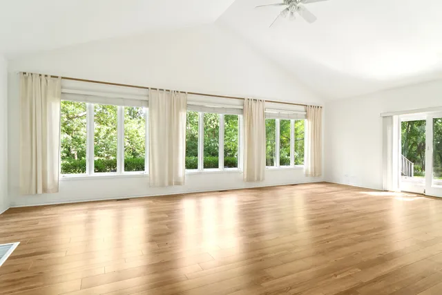 $674,900 | 4 Mulberry Drive, Hawthorn Woods, IL 60047