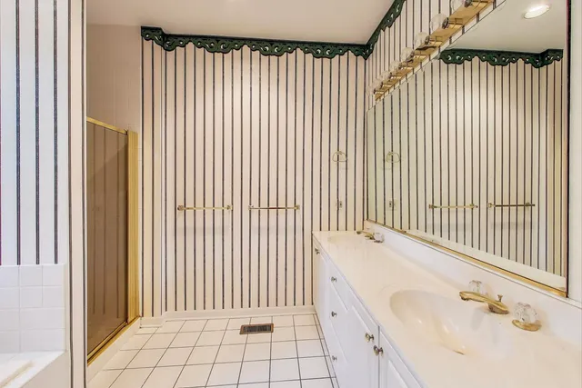 $674,900 | 4 Mulberry Drive, Hawthorn Woods, IL 60047