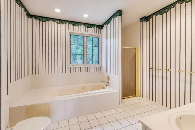 $674,900 | 4 Mulberry Drive, Hawthorn Woods, IL 60047