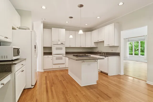 $674,900 | 4 Mulberry Drive, Hawthorn Woods, IL 60047