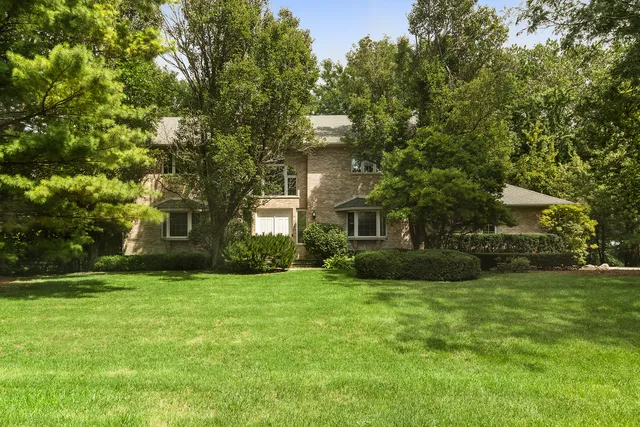 $674,900 | 4 Mulberry Drive, Hawthorn Woods, IL 60047