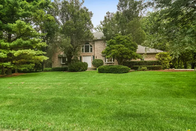 $674,900 | 4 Mulberry Drive, Hawthorn Woods, IL 60047