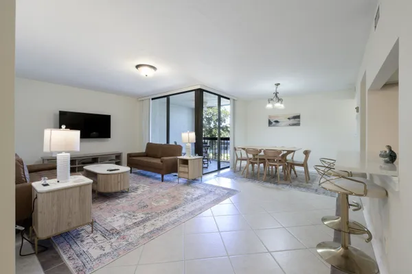 $2,500 | 825 Egret Circle, Unit 209, Delray Beach, FL 33444