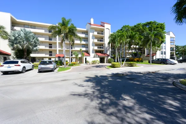$2,500 | 825 Egret Circle, Unit 209, Delray Beach, FL 33444