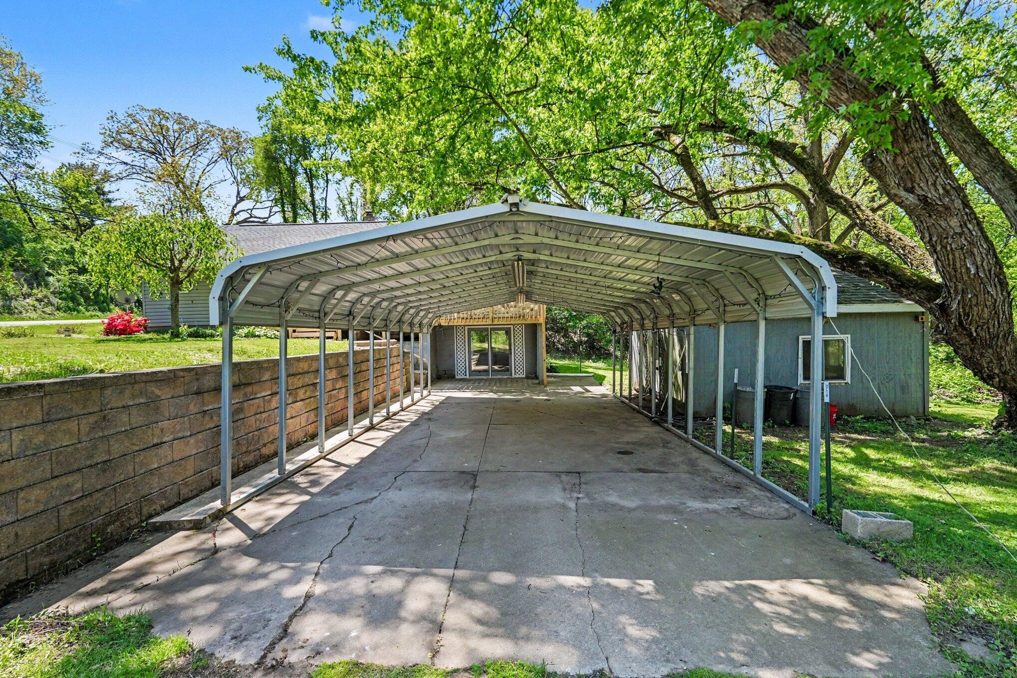 310 South Philip Road Niles, MI 49120 - Photo 8 of 32 Carport/Driveway