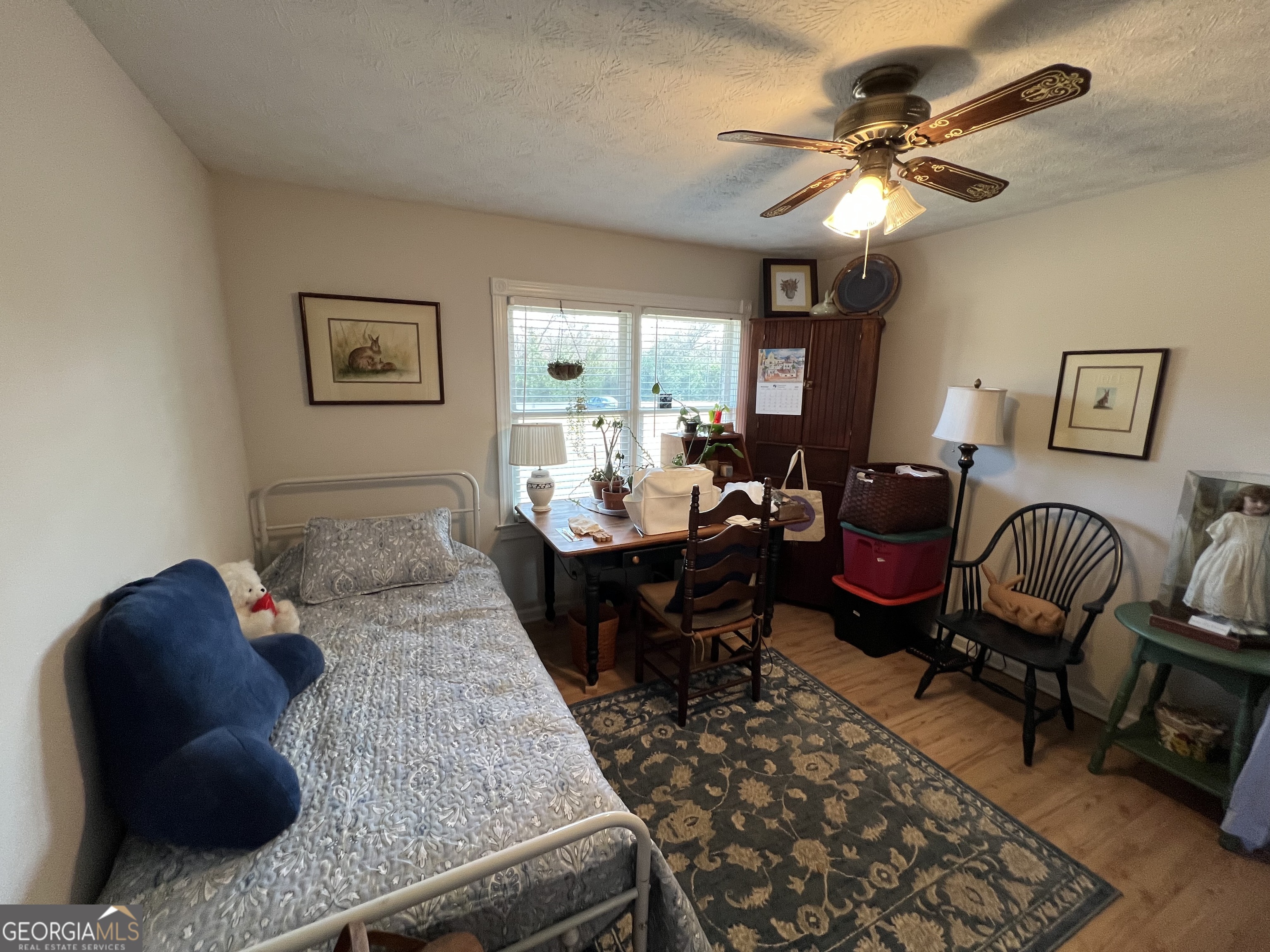 1512 Buckeye Road East Dublin, GA 31027 - Photo 19 of 45 a living room with furniture and a chandelier