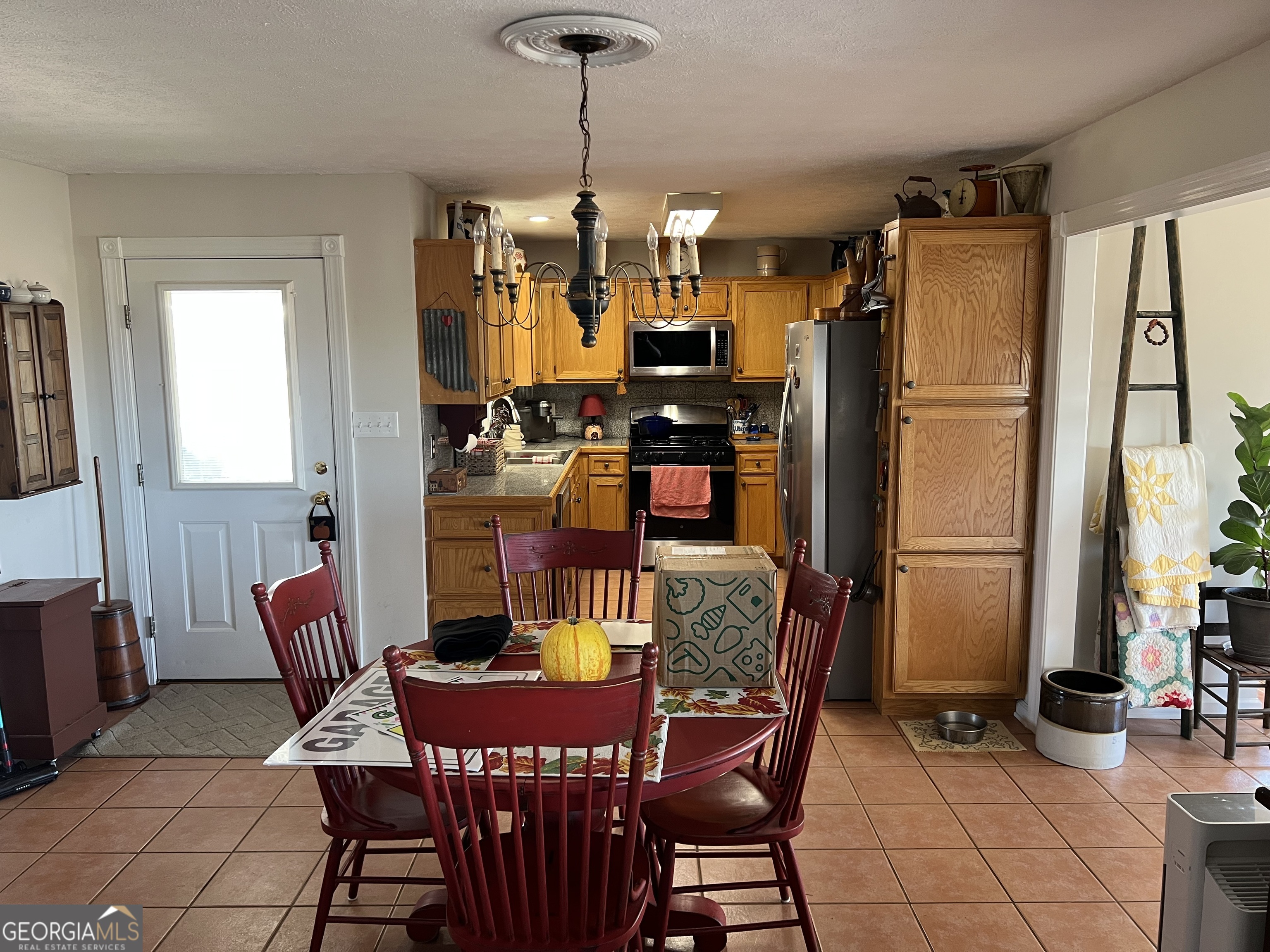 1512 Buckeye Road East Dublin, GA 31027 - Photo 25 of 45 a dining room with furniture and window