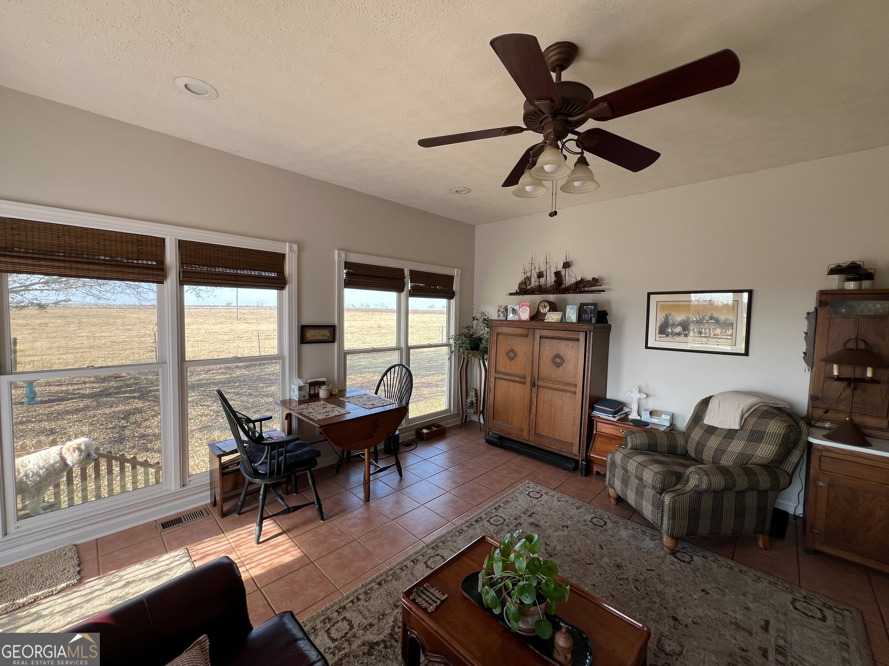 1512 Buckeye Road East Dublin, GA 31027 - Photo 27 of 45 a living room with furniture