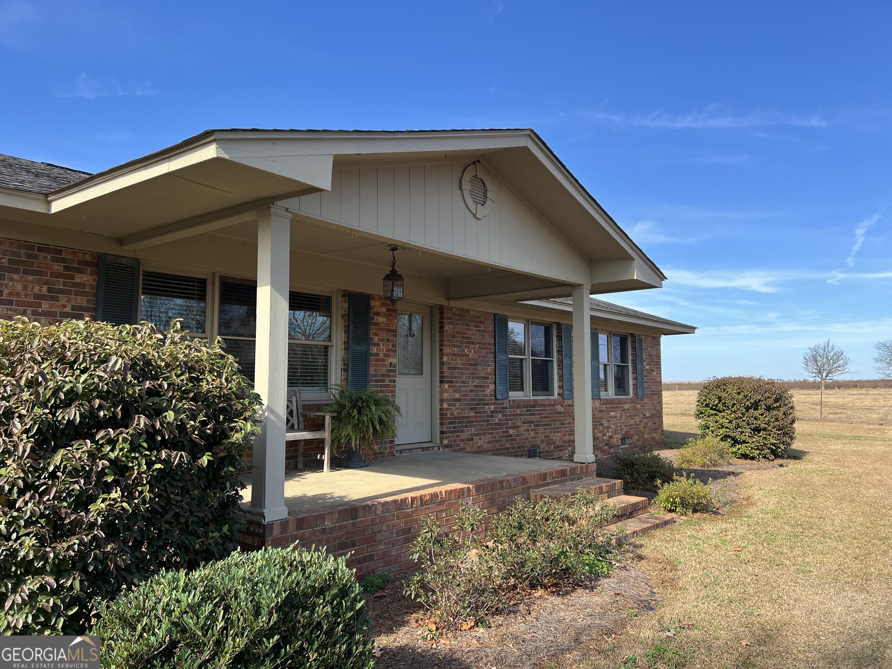 1512 Buckeye Road East Dublin, GA 31027 - Photo 41 of 45 front view of a house with a yard
