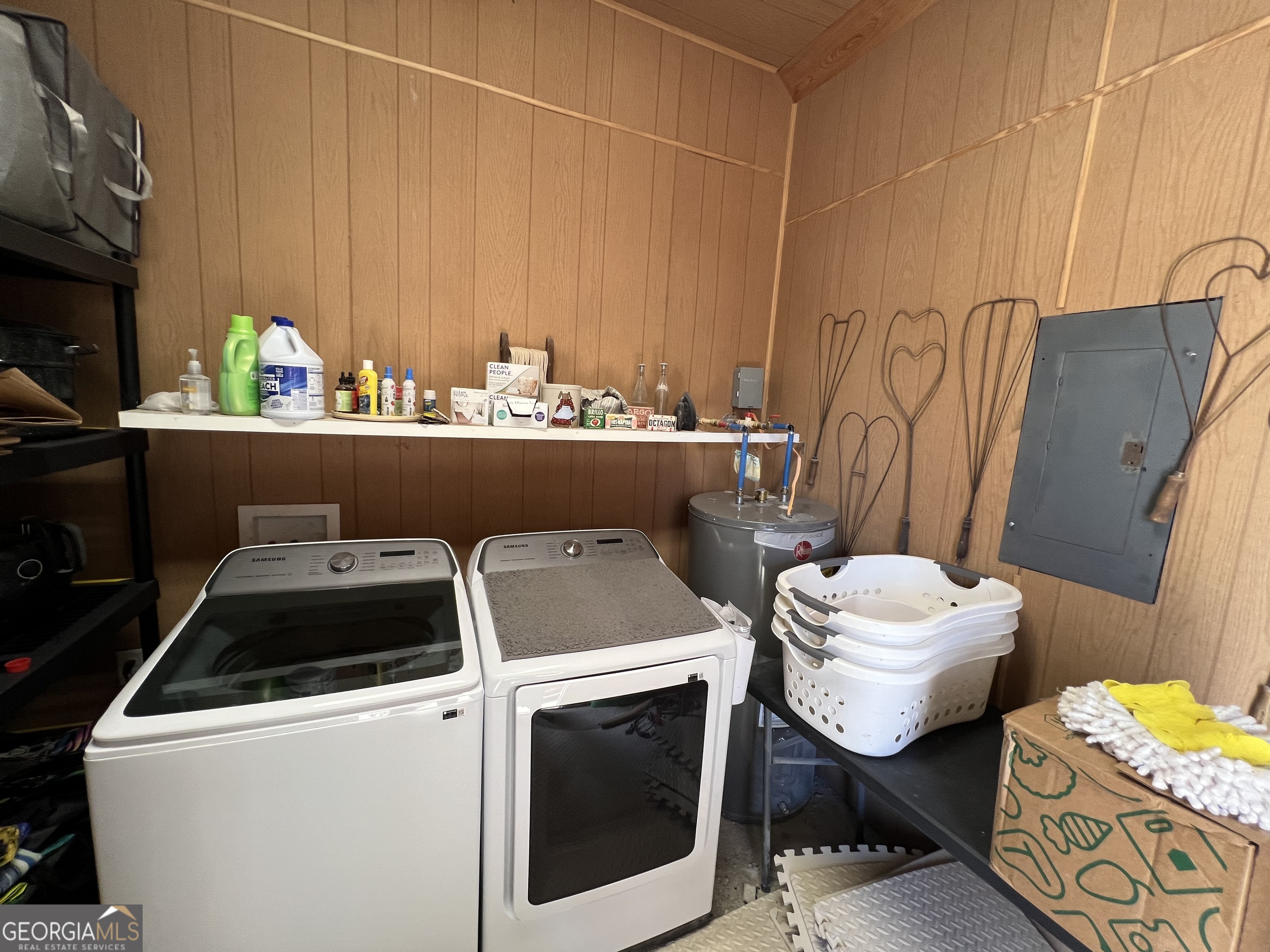 1512 Buckeye Road East Dublin, GA 31027 - Photo 45 of 45 a utility room with dryer and washer