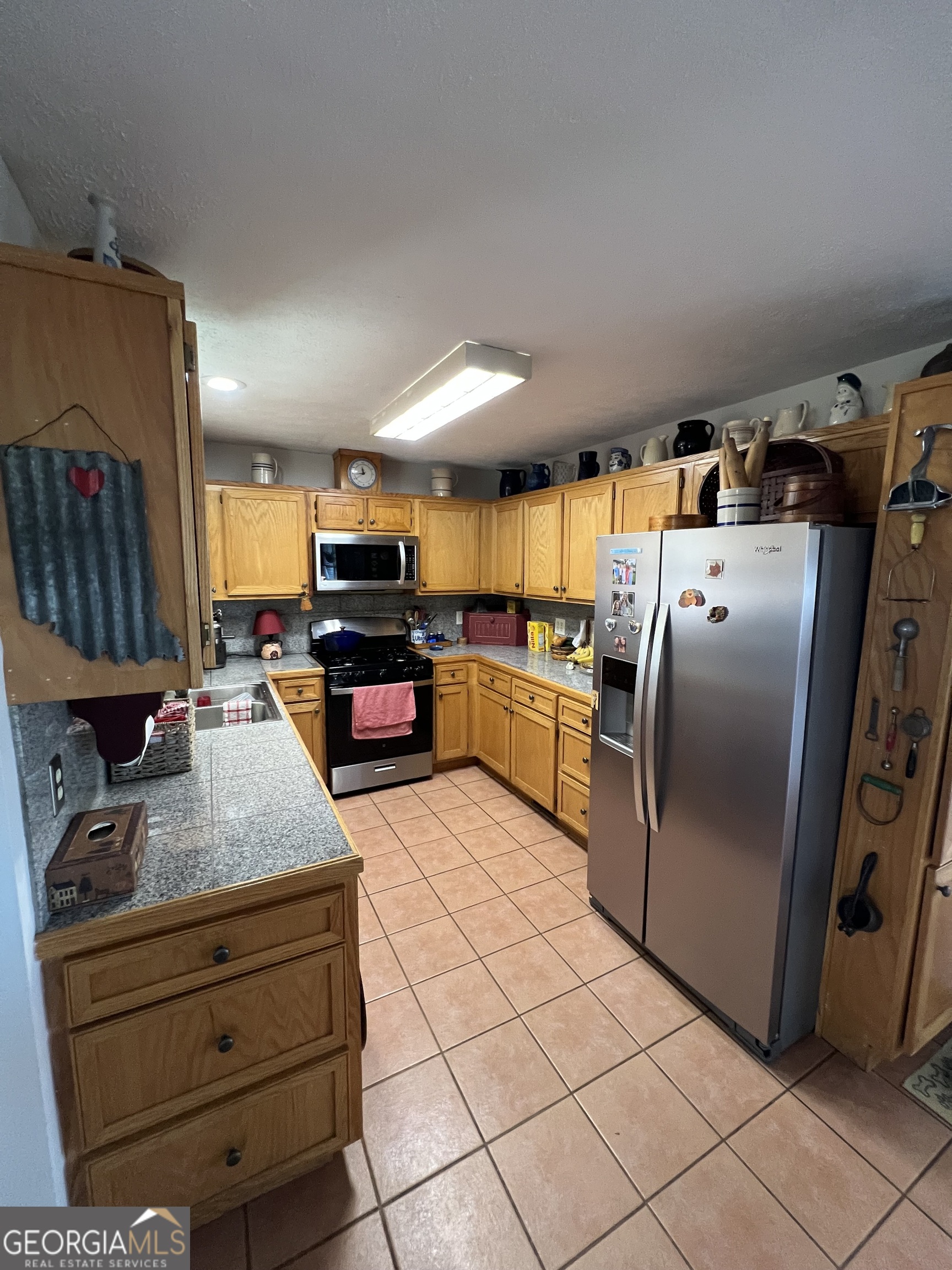 1512 Buckeye Road East Dublin, GA 31027 - Photo 5 of 45 a kitchen with refrigerator and microwave