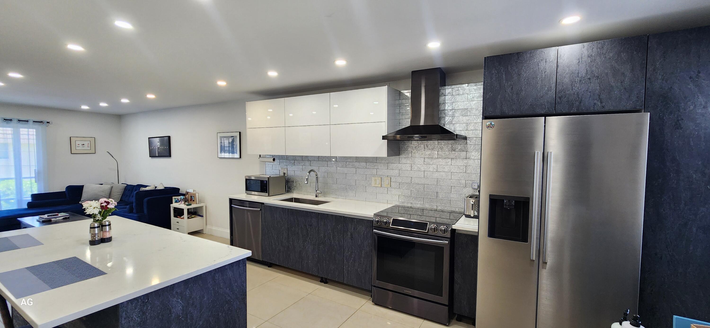 20 Southeast 13th Street, Unit B7 Boca Raton, FL 33432 - Photo 6 of 25 European style modern Kitchen