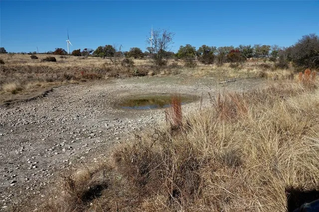 a view of a dry field