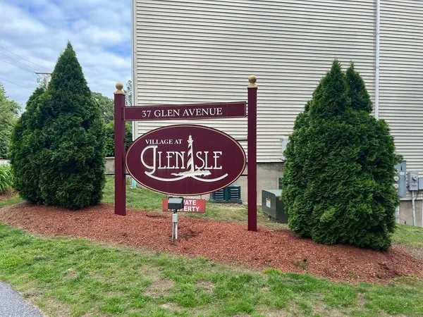 $2,900 | 37 Glen Avenue, Unit 28, Chelmsford, MA 01824