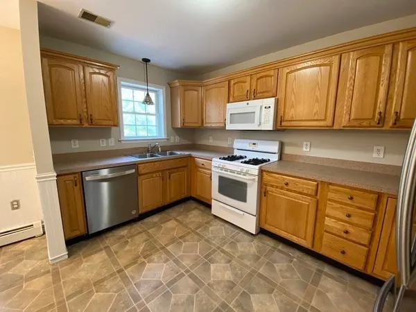 $2,900 | 37 Glen Avenue, Unit 28, Chelmsford, MA 01824