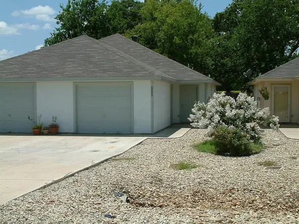$1,325 | 2834 James Road, Granbury, TX 76049