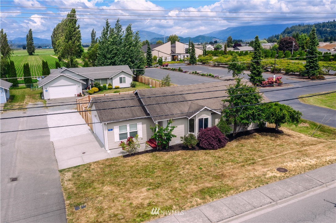981 Peterson Road Burlington, WA 98233 - Photo 1 of 18
